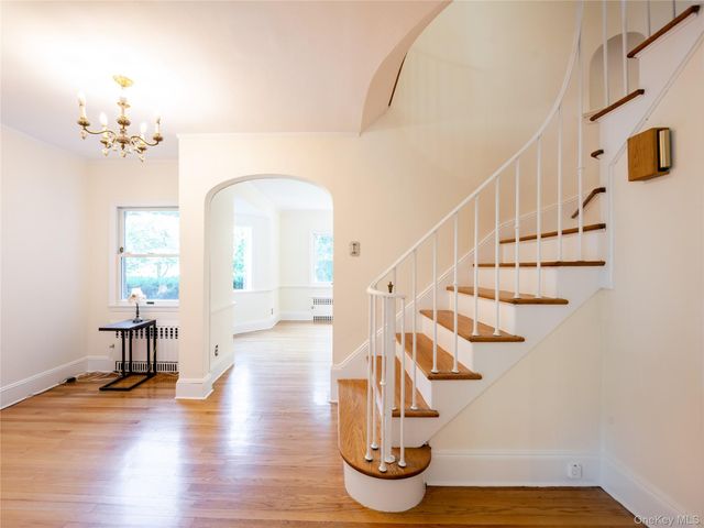 91 Pickwick Road, Manhasset, NY 11030