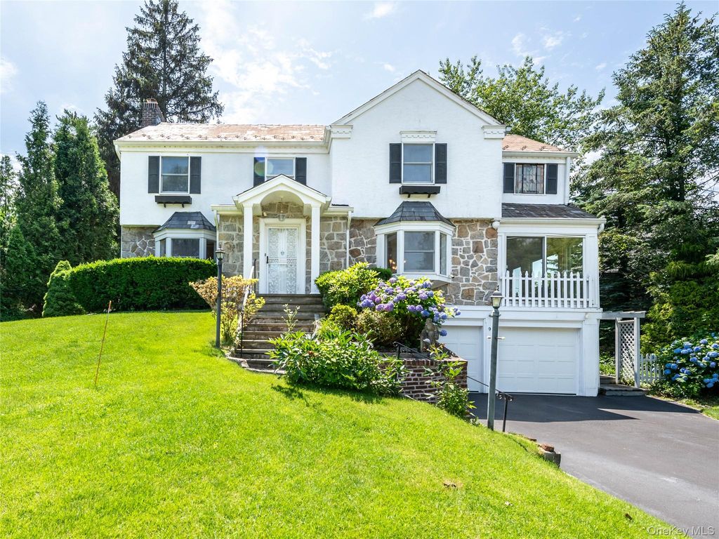 91 Pickwick Road, Manhasset, NY 11030