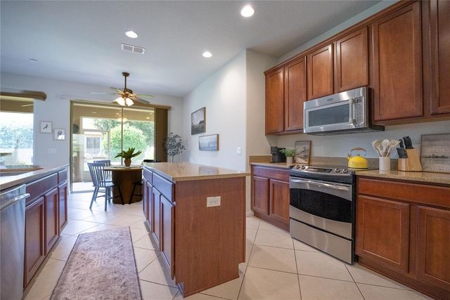 9876 SW 69TH LANE, Ocala, FL 34481