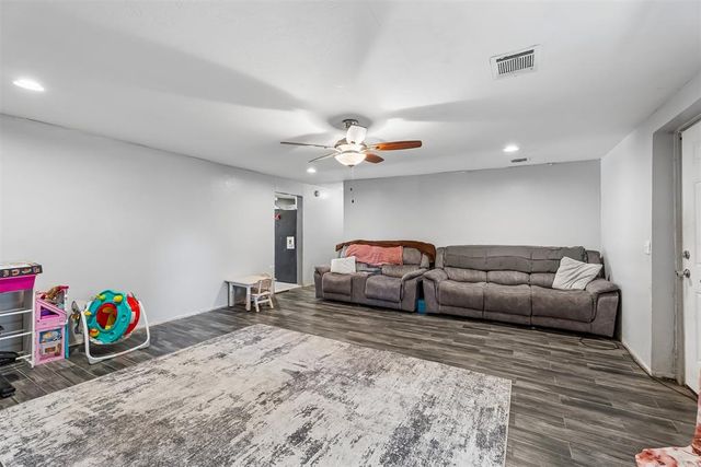5413 NW 45th Street, Warr Acres, OK 73122