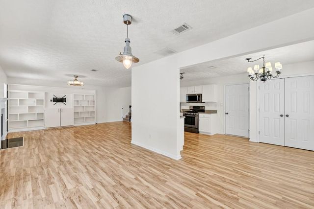 1186 Hawthorn Lane, Grayson, GA 30017
