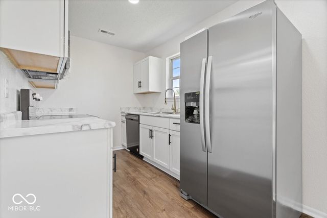10210 Lone Wolf Drive, Indianapolis, IN 46235