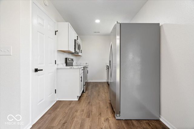 10210 Lone Wolf Drive, Indianapolis, IN 46235