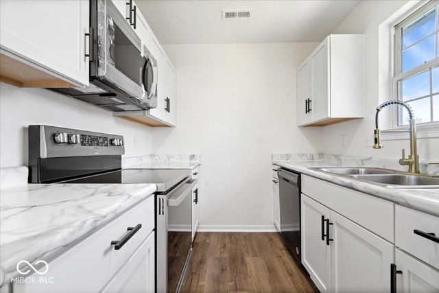 10210 Lone Wolf Drive, Indianapolis, IN 46235