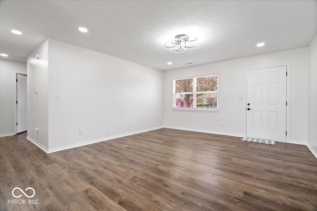 10210 Lone Wolf Drive, Indianapolis, IN 46235
