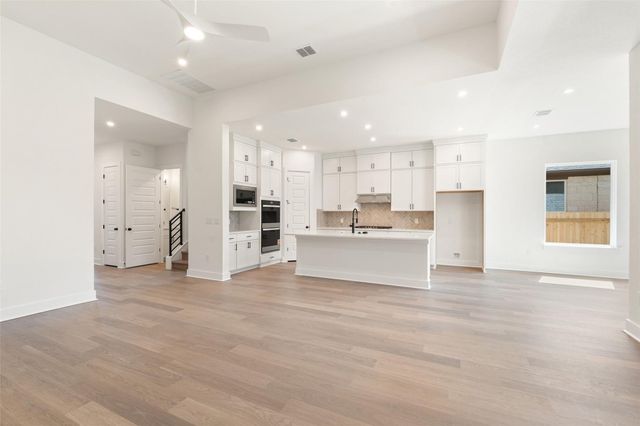 325 San Saba DR, Buda, TX 78610