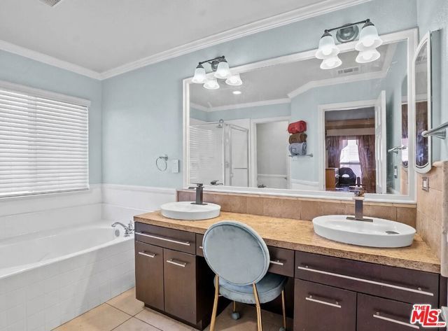 3045 E Newgrove Street, Lancaster, CA 93535