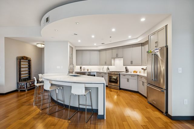 900 20th Ave S Apt 711, Nashville, TN 37212