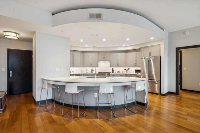 900 20th Ave S Apt 711, Nashville, TN 37212