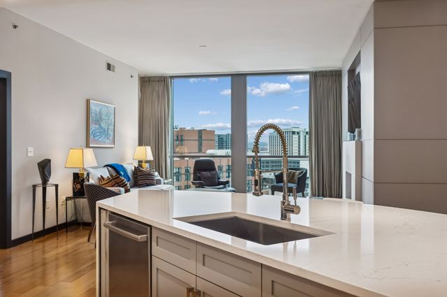 900 20th Ave S Apt 711, Nashville, TN 37212