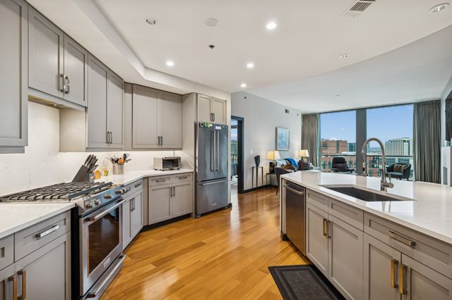 900 20th Ave S Apt 711, Nashville, TN 37212