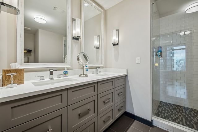 900 20th Ave S Apt 711, Nashville, TN 37212