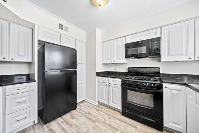 587 Kenbrook Drive, Worthington, OH 43085