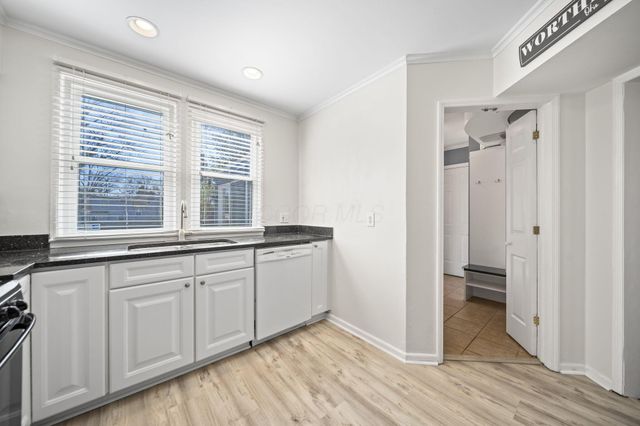 587 Kenbrook Drive, Worthington, OH 43085