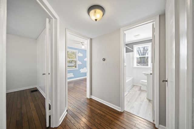 587 Kenbrook Drive, Worthington, OH 43085