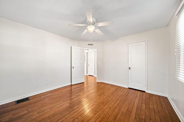 587 Kenbrook Drive, Worthington, OH 43085