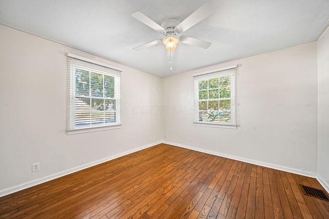 587 Kenbrook Drive, Worthington, OH 43085