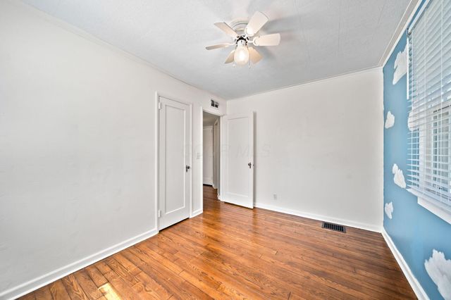 587 Kenbrook Drive, Worthington, OH 43085