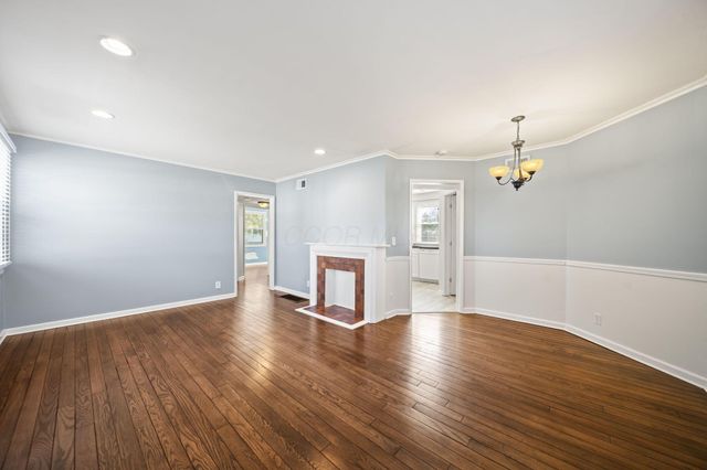 587 Kenbrook Drive, Worthington, OH 43085