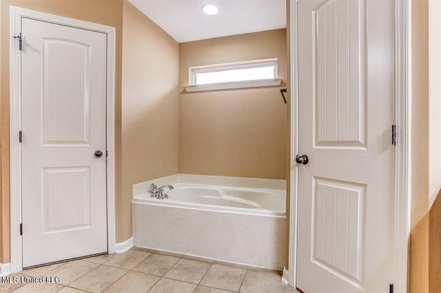 905 Fairway Pointe Cove, Hernando, MS 38632