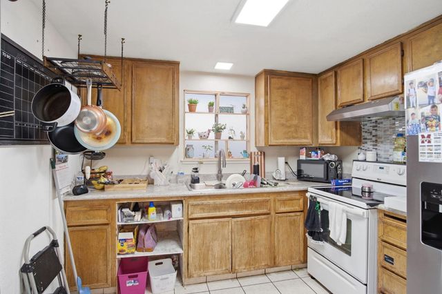 613 Laurel Ave, Modesto, CA 95351