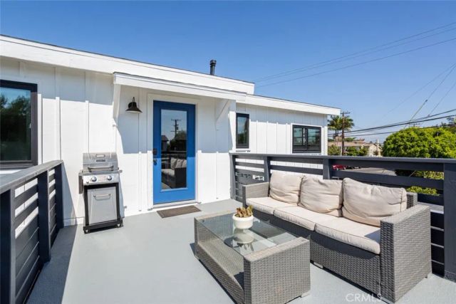2097 Maple, Costa Mesa, CA 92627