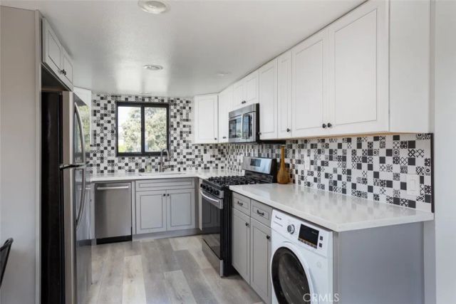 2097 Maple, Costa Mesa, CA 92627