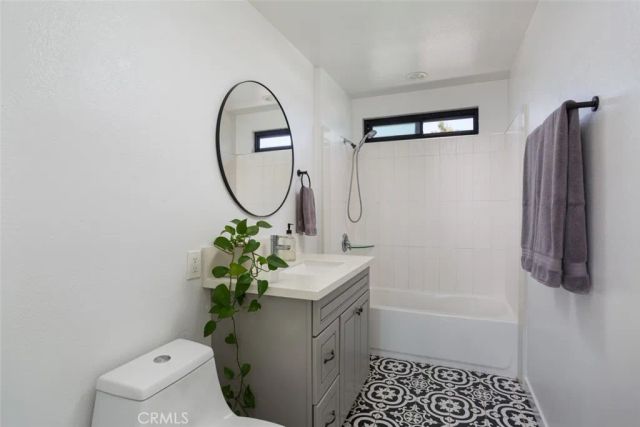 2097 Maple, Costa Mesa, CA 92627