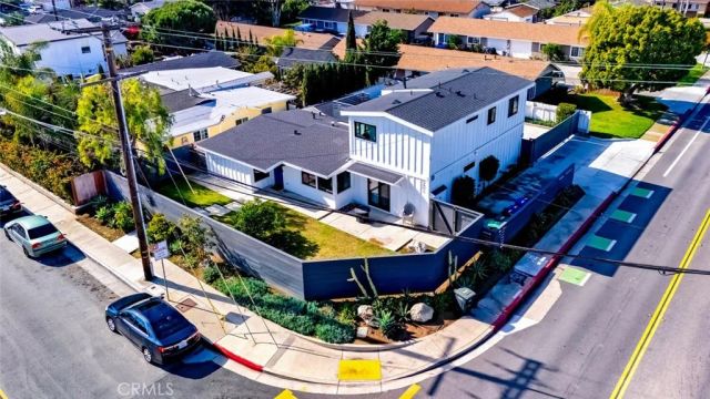 2097 Maple, Costa Mesa, CA 92627