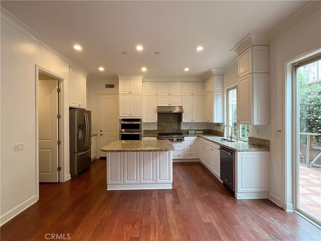 64 Berkshire, Irvine, CA 92620