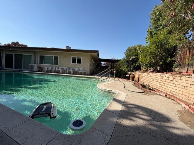 11651 Poplar Street, Loma Linda, CA 92354