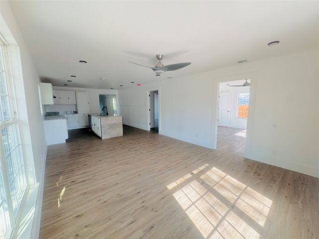 1706 N Wilhite Street, Cleburne, TX 76031