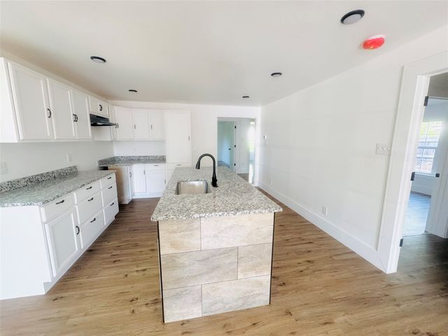 1706 N Wilhite Street, Cleburne, TX 76031