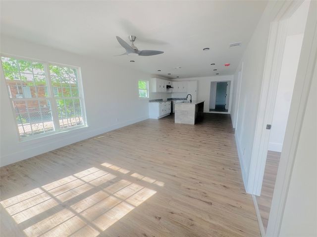1706 N Wilhite Street, Cleburne, TX 76031