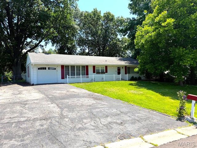 8 Wayne Street, St Charles, MO 63301