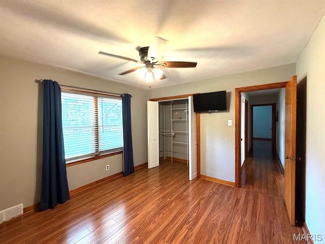 8 Wayne Street, St Charles, MO 63301