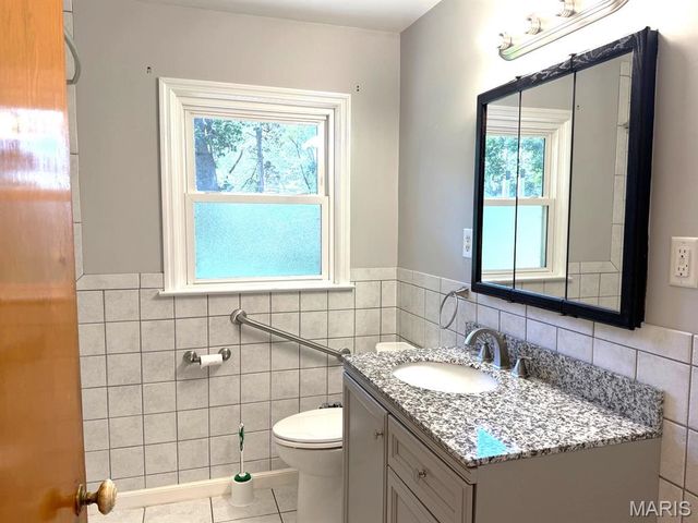 8 Wayne Street, St Charles, MO 63301