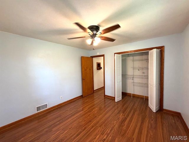 8 Wayne Street, St Charles, MO 63301