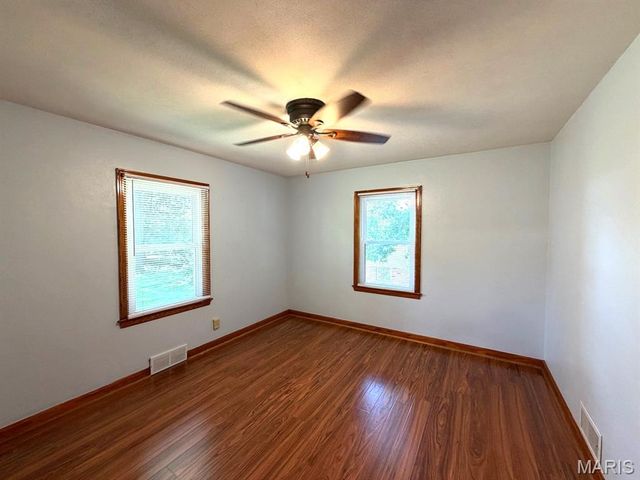 8 Wayne Street, St Charles, MO 63301