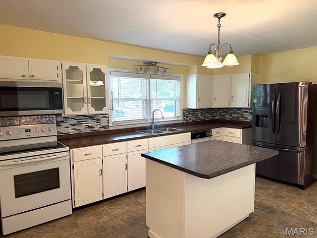 8 Wayne Street, St Charles, MO 63301