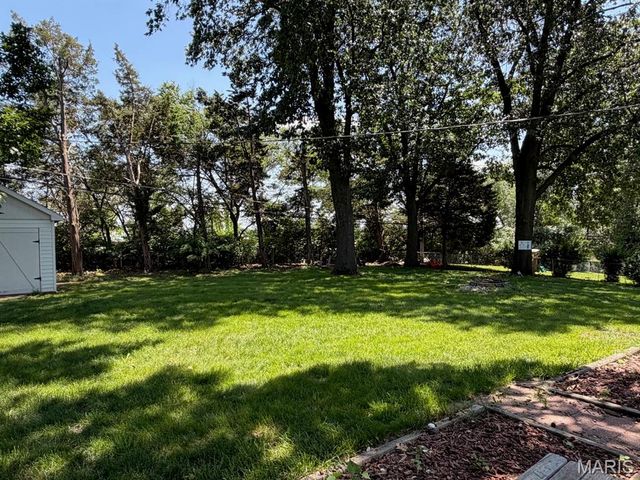 8 Wayne Street, St Charles, MO 63301