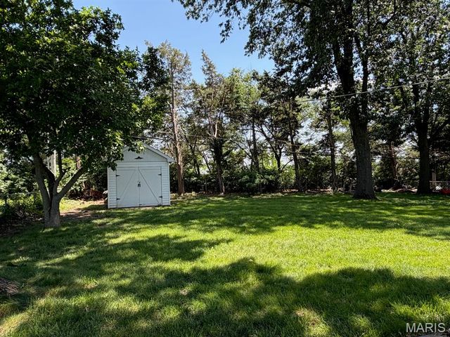 8 Wayne Street, St Charles, MO 63301
