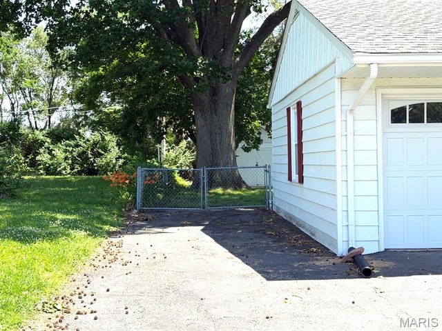 8 Wayne Street, St Charles, MO 63301