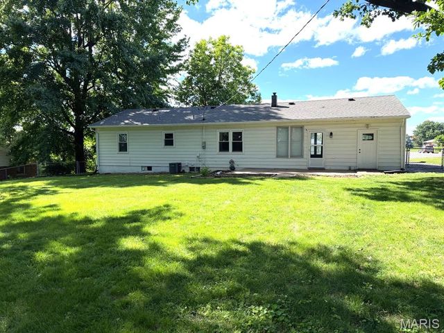 8 Wayne Street, St Charles, MO 63301