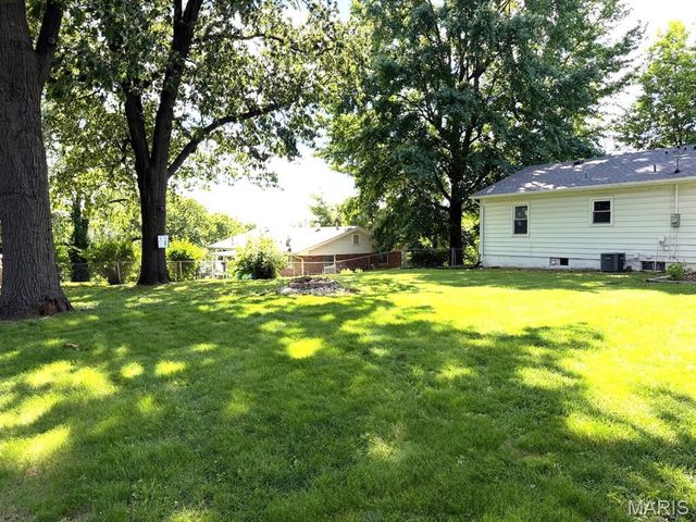 8 Wayne Street, St Charles, MO 63301