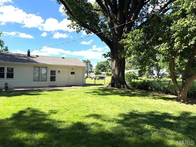 8 Wayne Street, St Charles, MO 63301