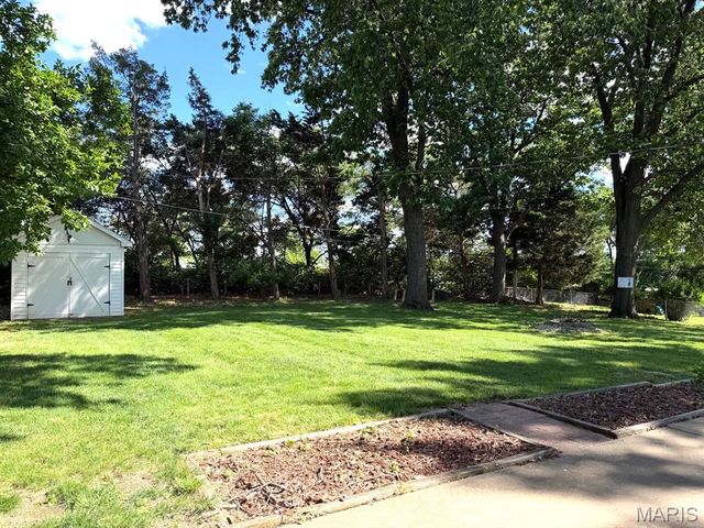 8 Wayne Street, St Charles, MO 63301