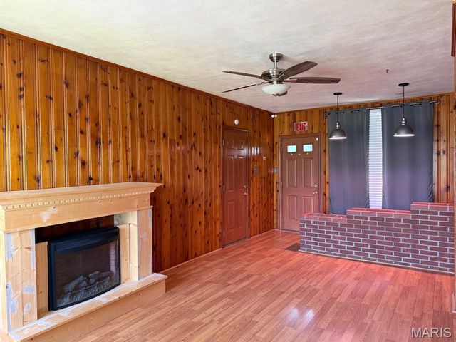 8 Wayne Street, St Charles, MO 63301