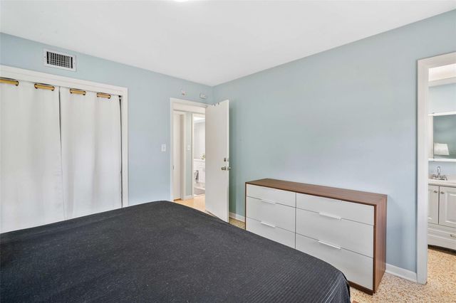 6010 N GUNLOCK AVENUE, Tampa, FL 33614
