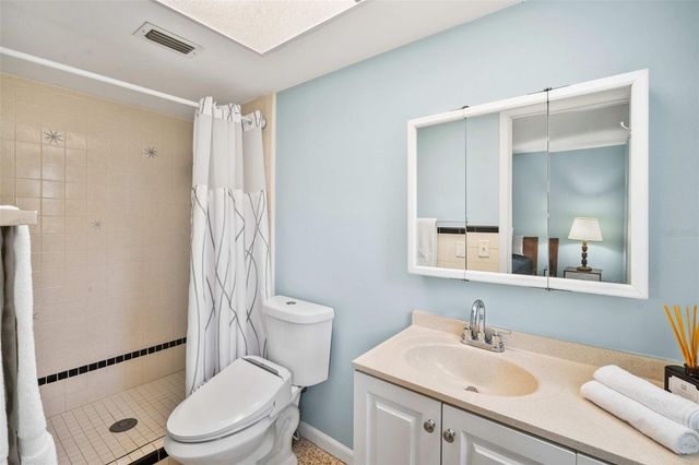6010 N GUNLOCK AVENUE, Tampa, FL 33614